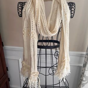 Betsy Johnson knit scarf